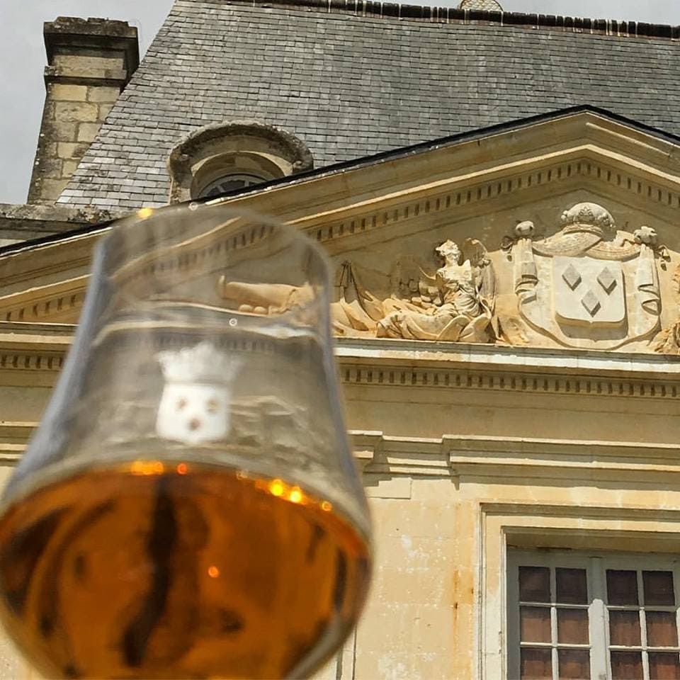 Verre aux armes des Dampierre rempli de Cognac XO