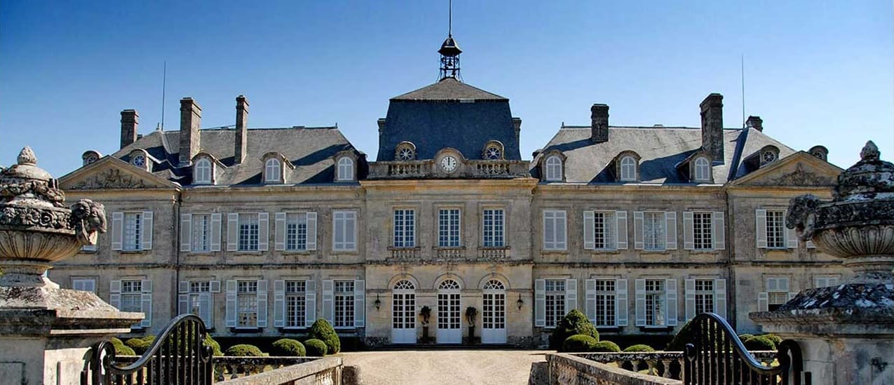 Château de Plassac des comtes de Dampierre, Vue de la cour principale